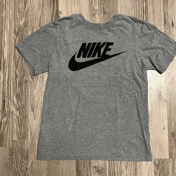 Nike T-Shirt - Picture 2 of 3